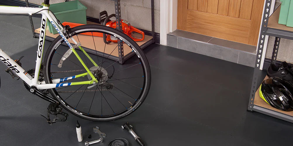 Dalles PVC vs tapis en caoutchouc