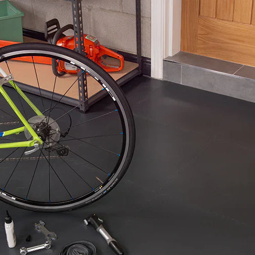 Dalles PVC vs tapis en caoutchouc